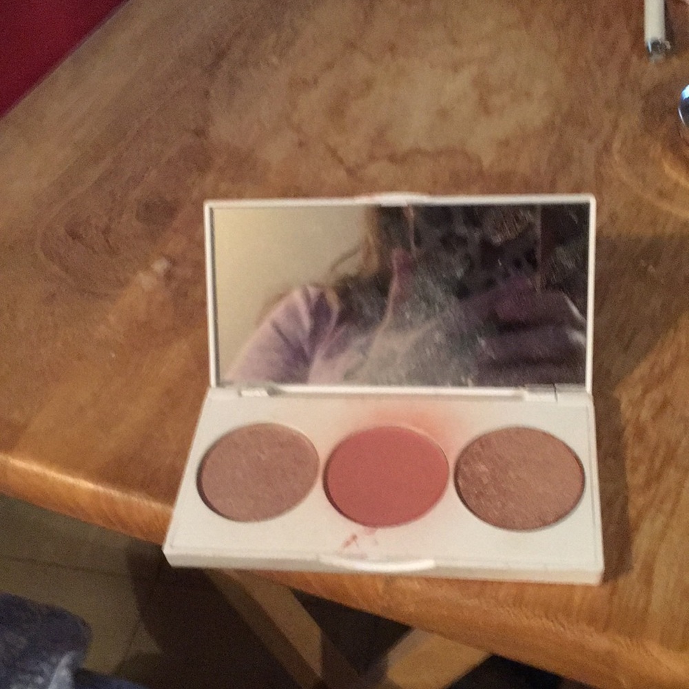 Make up - Picture 2 of 2
